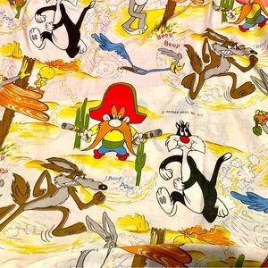 Authentic vintage 1977 Looney Tunes twin or double flat sheet